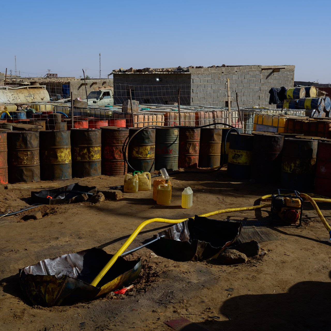 Degalinė Vakarų Sacharos tremtinių stovykloje Alžyre